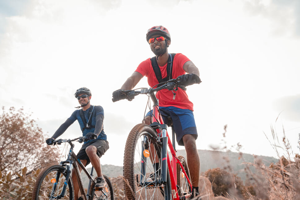 Quels sont les indispensables pour pratiquer le VTT en toute sécurité sur les sentiers de La Réunion ?