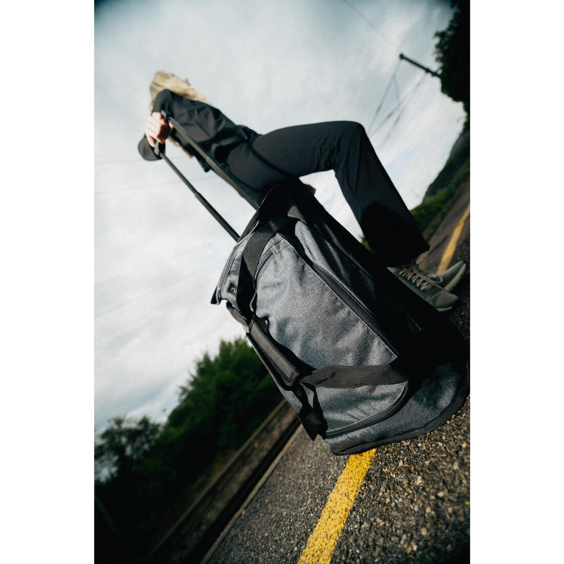 Valise 30L à roulettes - sac de voyage transport cabine - ESSENTIAL noire