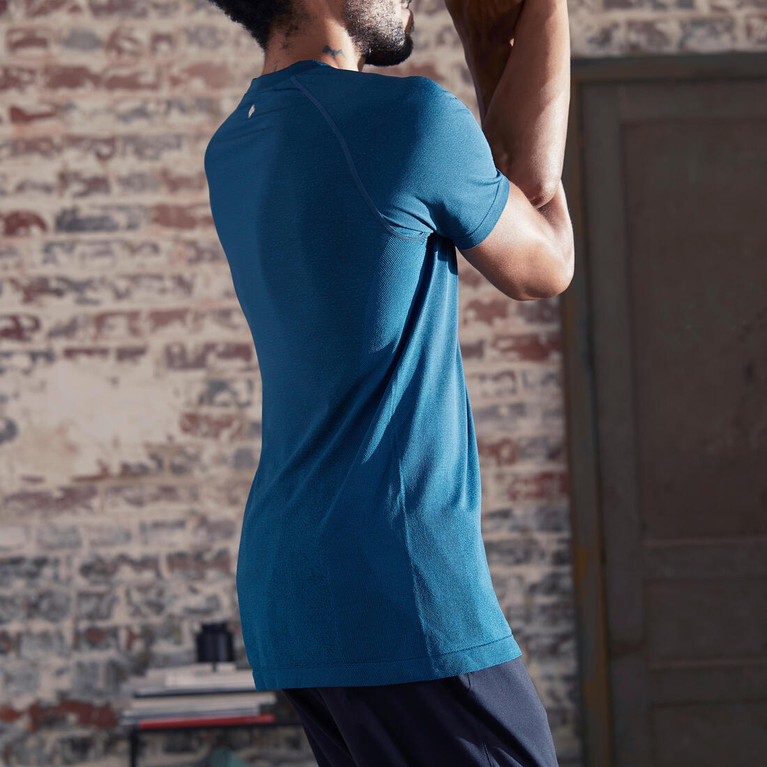 T SHIRT MANCHES COURTES SEAMLESS - SANS COUTURE YOGA DYNAMIQUE HOMME