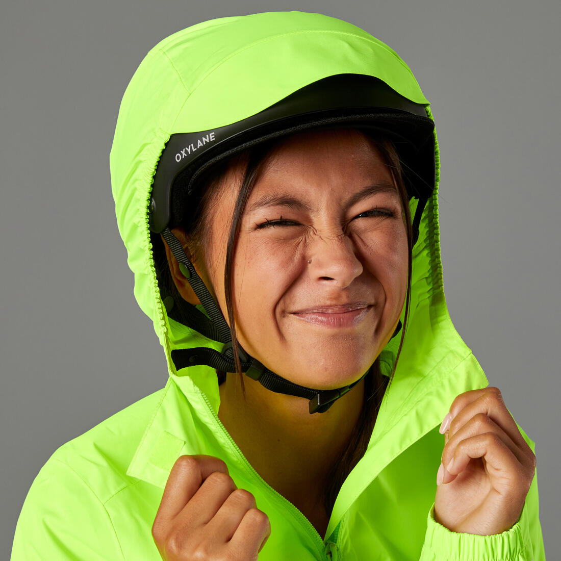 VESTE PLUIE VELO VILLE FEMME 120 JAUNE FLUO CERTIFIÉE EPI VISIBILITÉ JOUR
