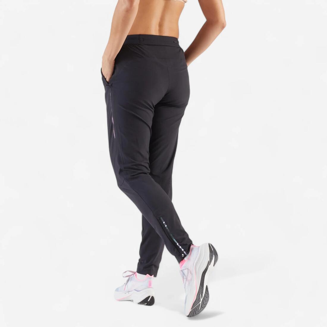PANTALON RUNNING FEMME COUPE FITTEE - KIPRUN LIGHT NOIR