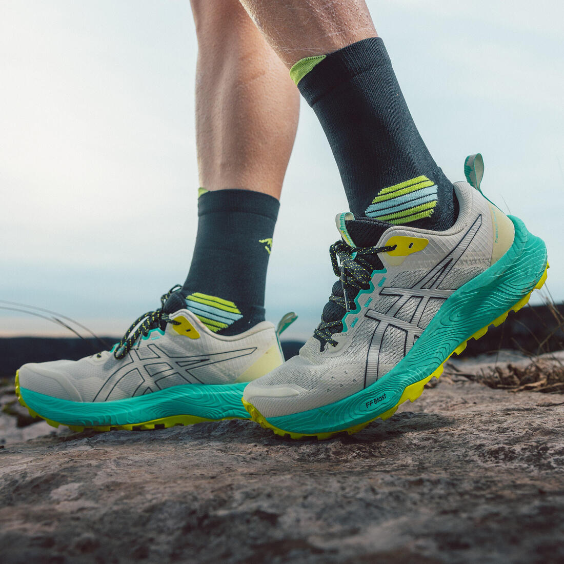 Chaussures de running trail femme, Asics trabuco terra 2, noir vert et