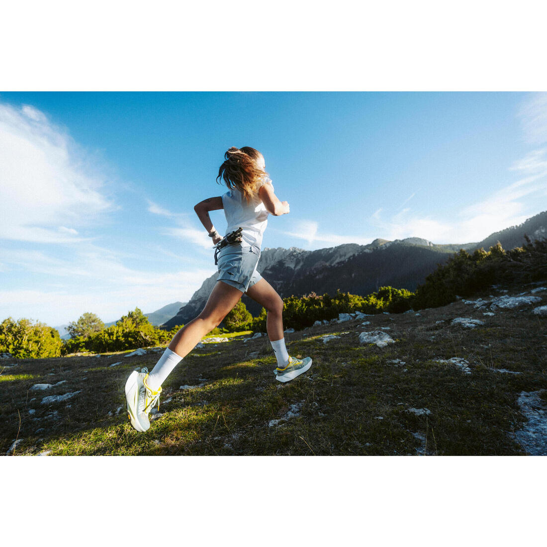 Chaussures de running trail femme, Kiprun kipsummit max gris et