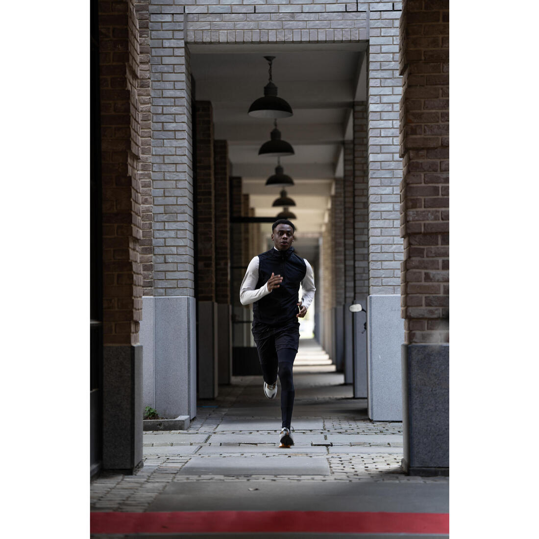 Veste coupe vent sans manche de running Homme - KIPRUN Run 100 Noire