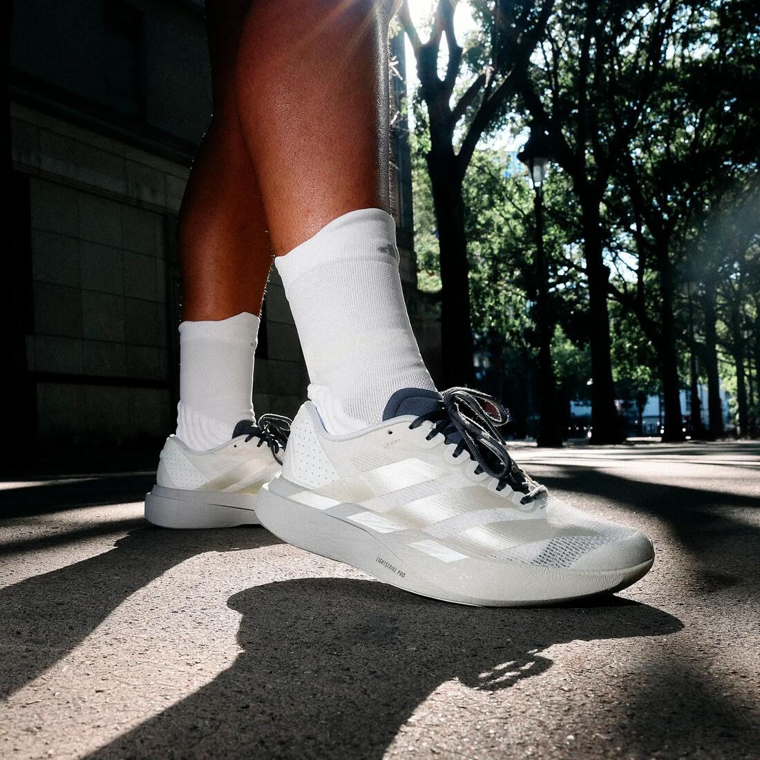 Chaussures running femme, adidas Adizero Evo SL noires et blanches