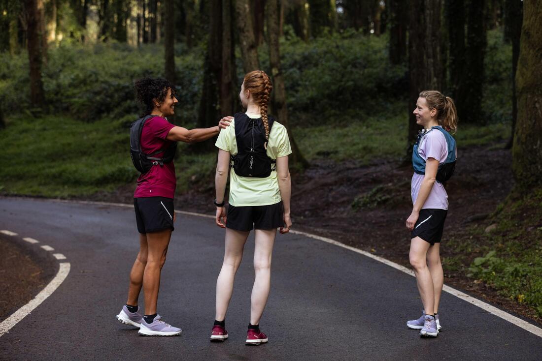 Short de trail running baggy femme noir