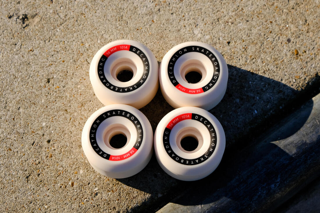 JEU DE 4 ROUES DE SKATEBOARD COULEUR IVOIRE FORME CONIQUE TAILLE 56mm, 99A.