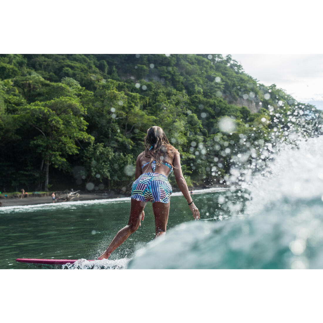 Boardshort surf femme TINI CORAIL avec ceinture élastiquée et cordon de serrage