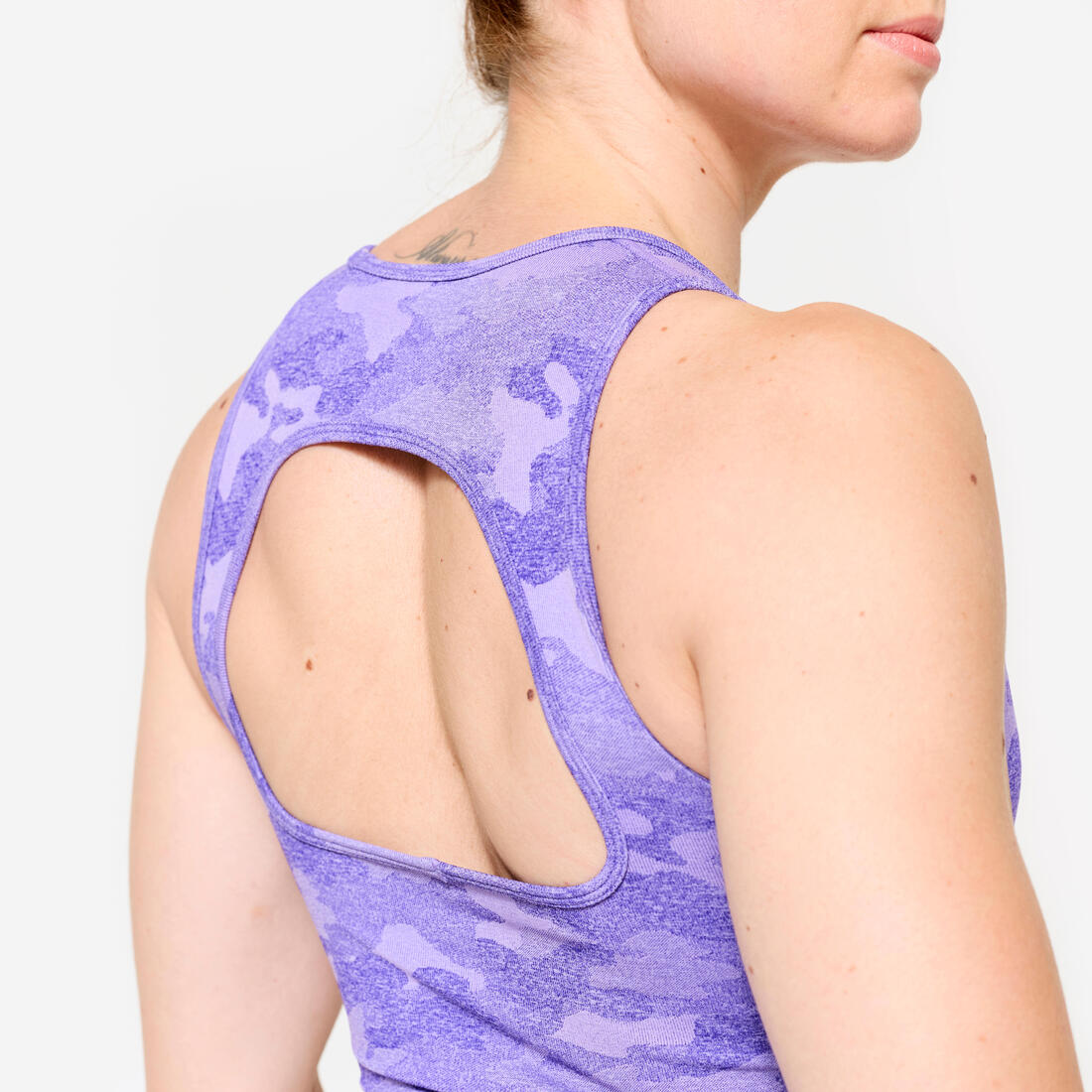 Crop top de fitness motif camo