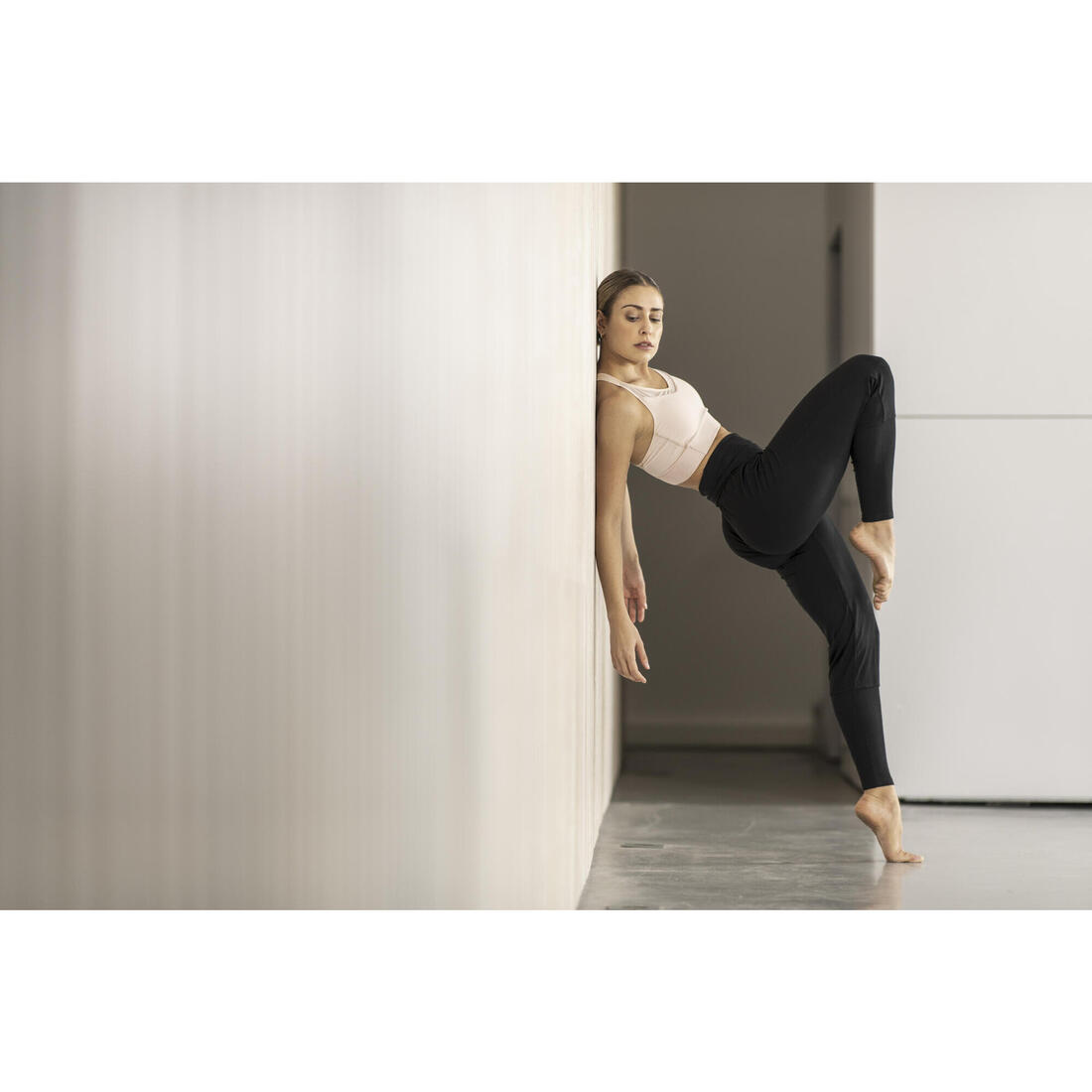Pantalon danse moderne resserré dans le bas de jambe femme - noir
