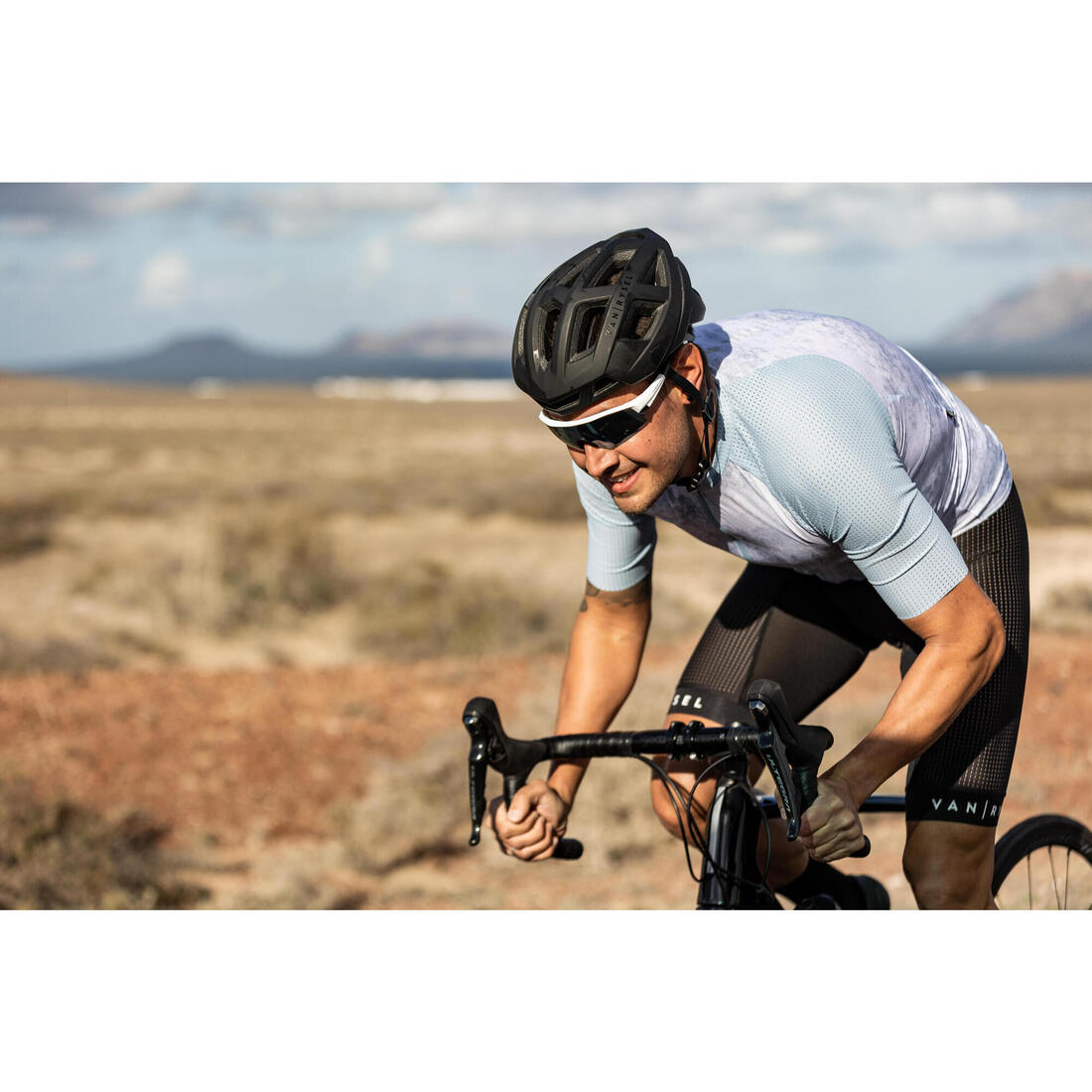 Aerofit 900 Road Cycling Helmet - Black/Yellow