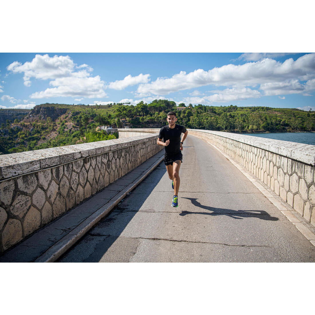 T-SHIRT RUNNING HOMME RESPIRANT KIPRUN SKINCARE