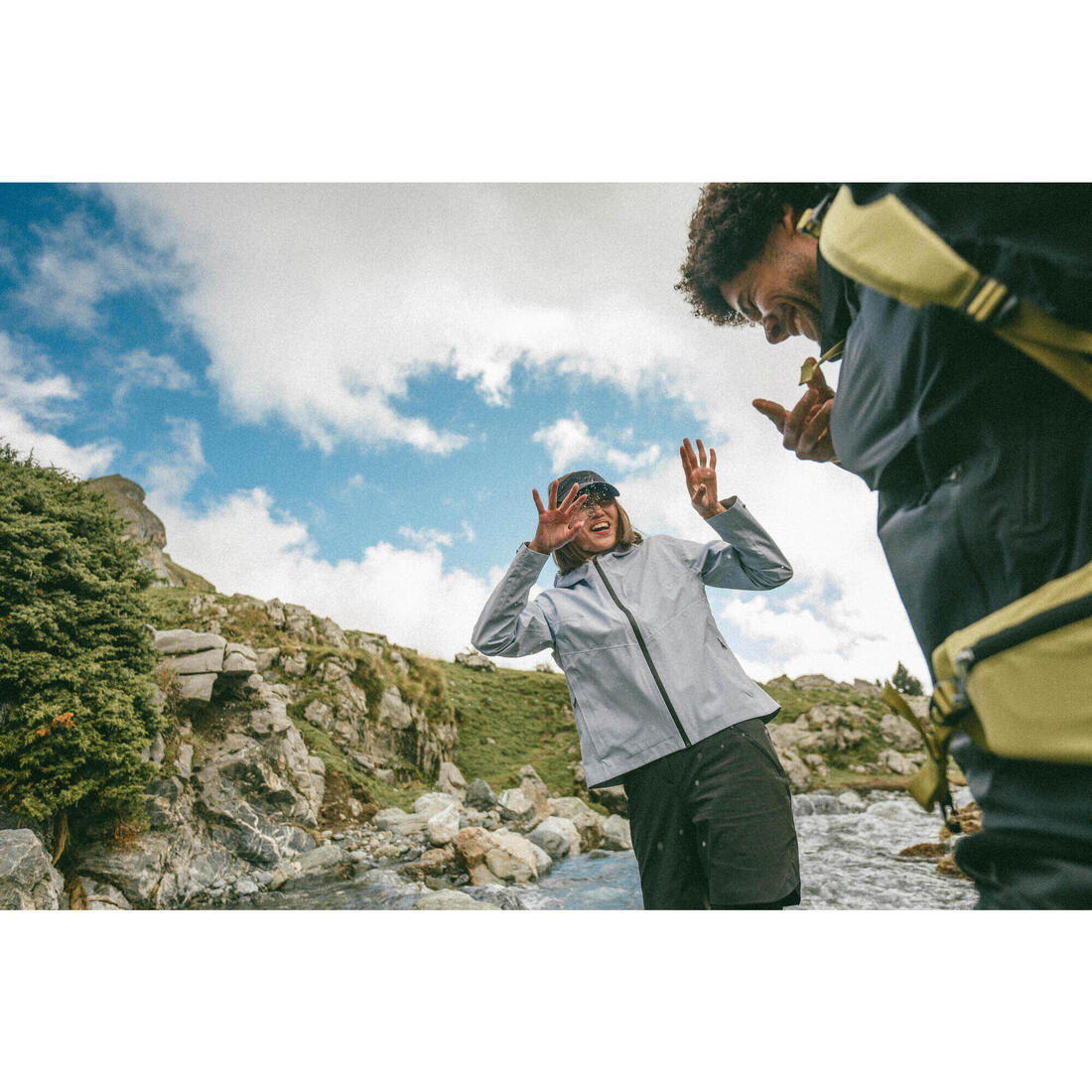 Veste de randonnée imperméable femme, MH100
