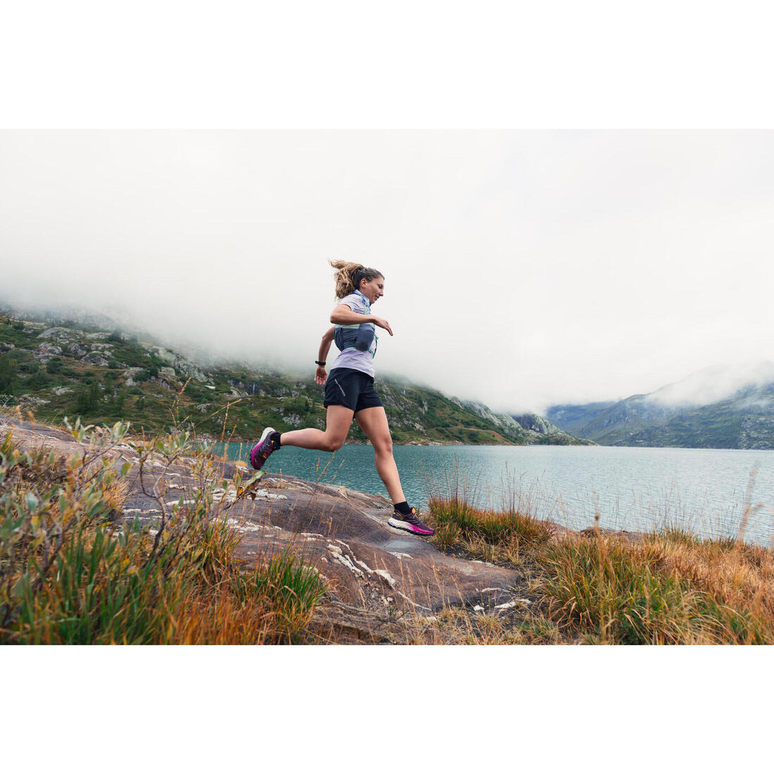 Short de trail running baggy femme noir