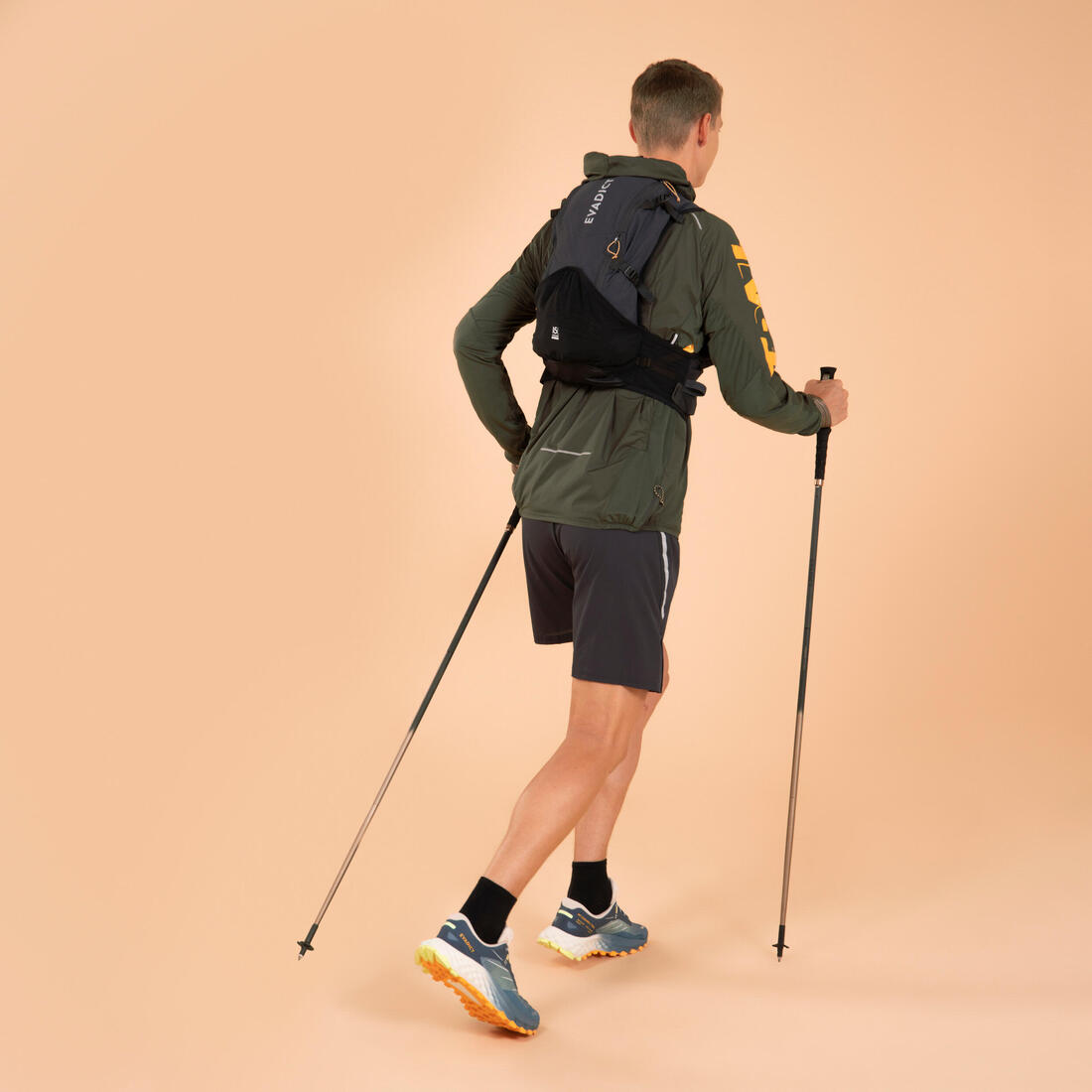 SAC TRAIL ULTRA RUNNING 15L MIXTE NOIR - VENDU AVEC POCHE À EAU 2L