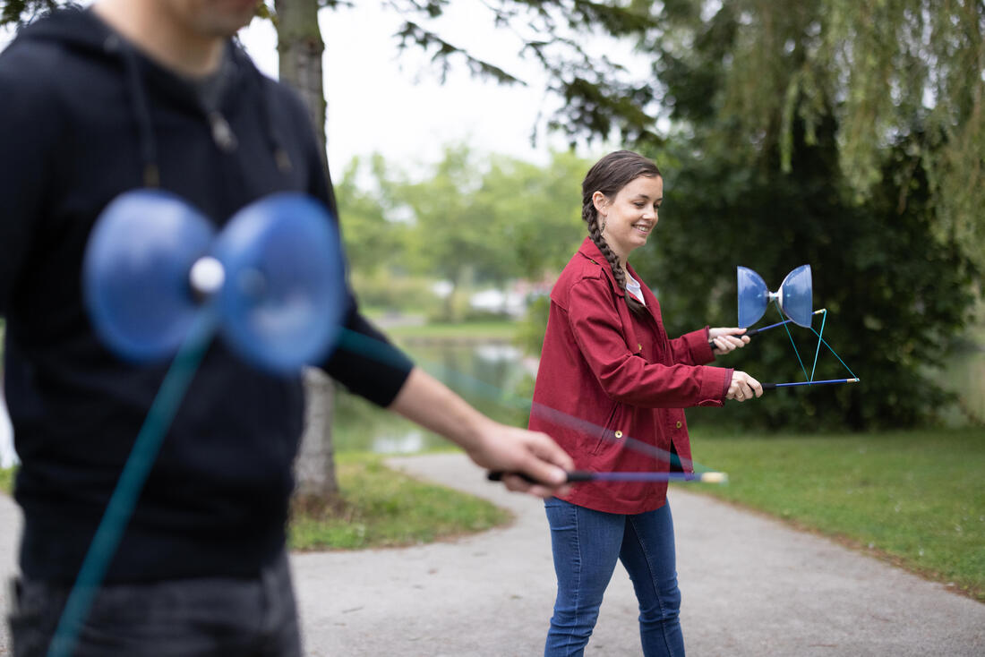 Diabolo 500 bleu à roulement avec baguettes en fibre de verre + sac de transport