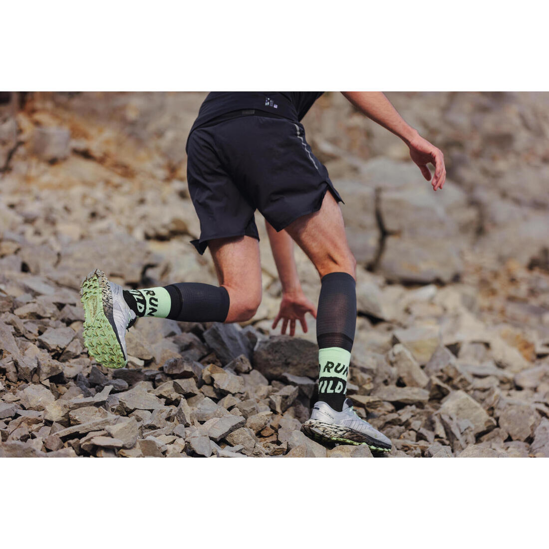 Manchon de compression running KIPRUN 500 noirs