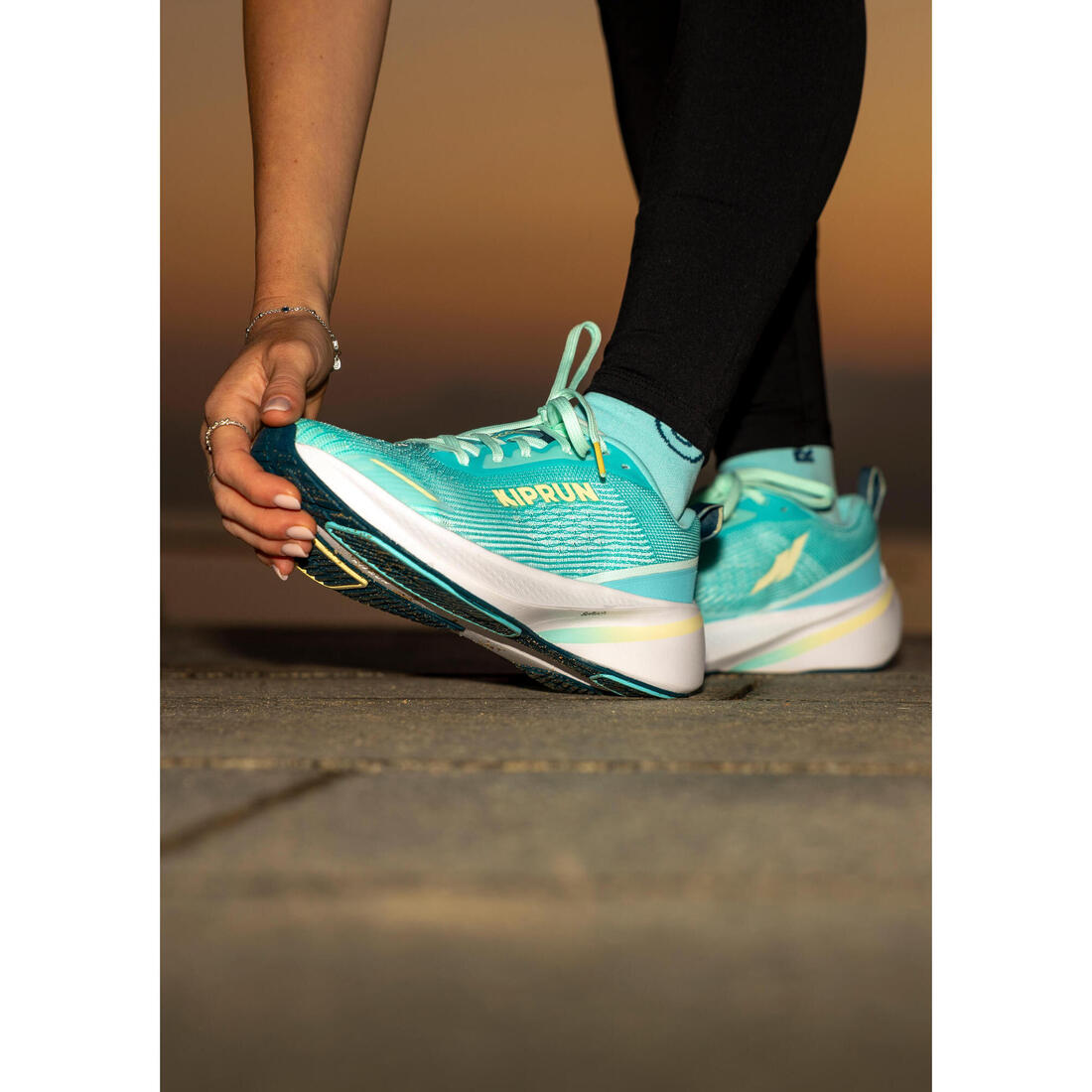 Chaussures de Running Femme, Kiprun Kipcore blanche