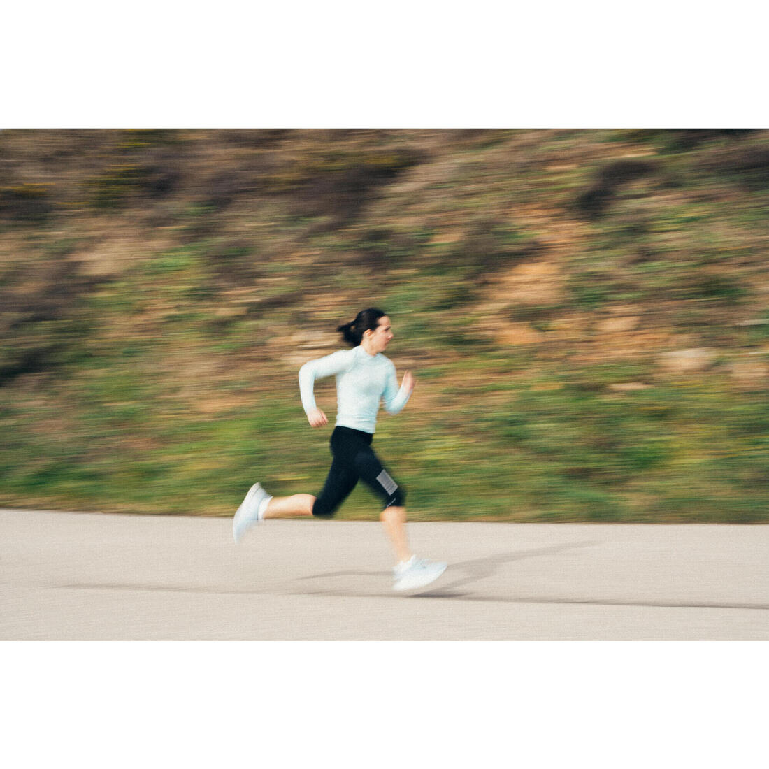 TEE SHIRT RUNNING MANCHES LONGUES FEMME RESPIRANT KIPRUN SKINCARE LIGHT