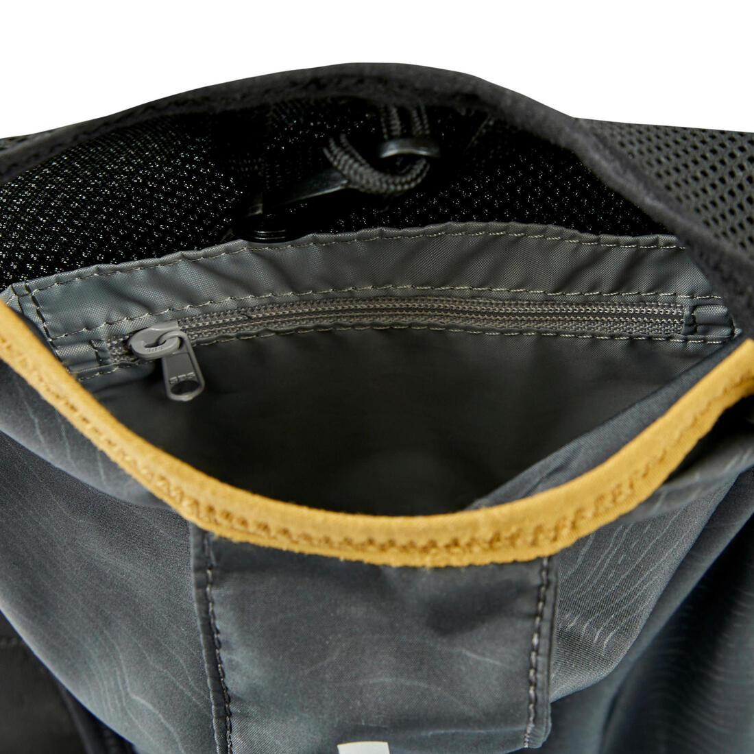 Sac d'hydratation mixte + poche à eau 1L incluse - KIPRUN 500 5L essentiel noir