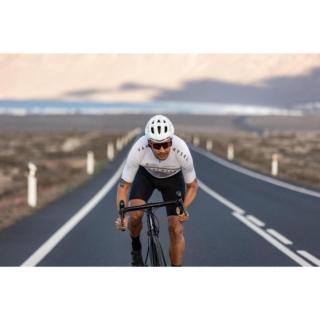 Aerofit 900 Road Cycling Helmet - Black/Yellow