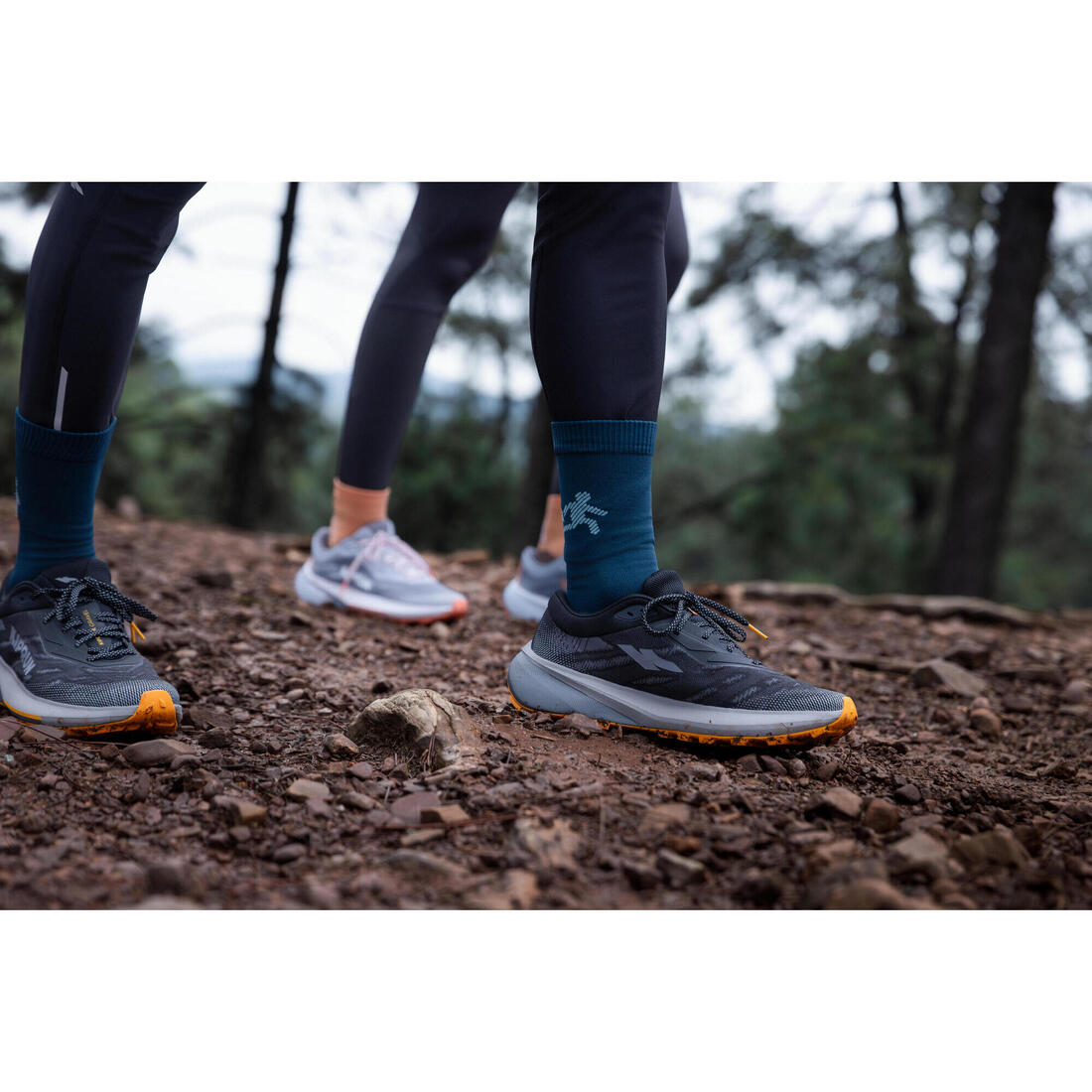 Chaussures de running route et chemin homme, Kiprun kipcore gravel noir et