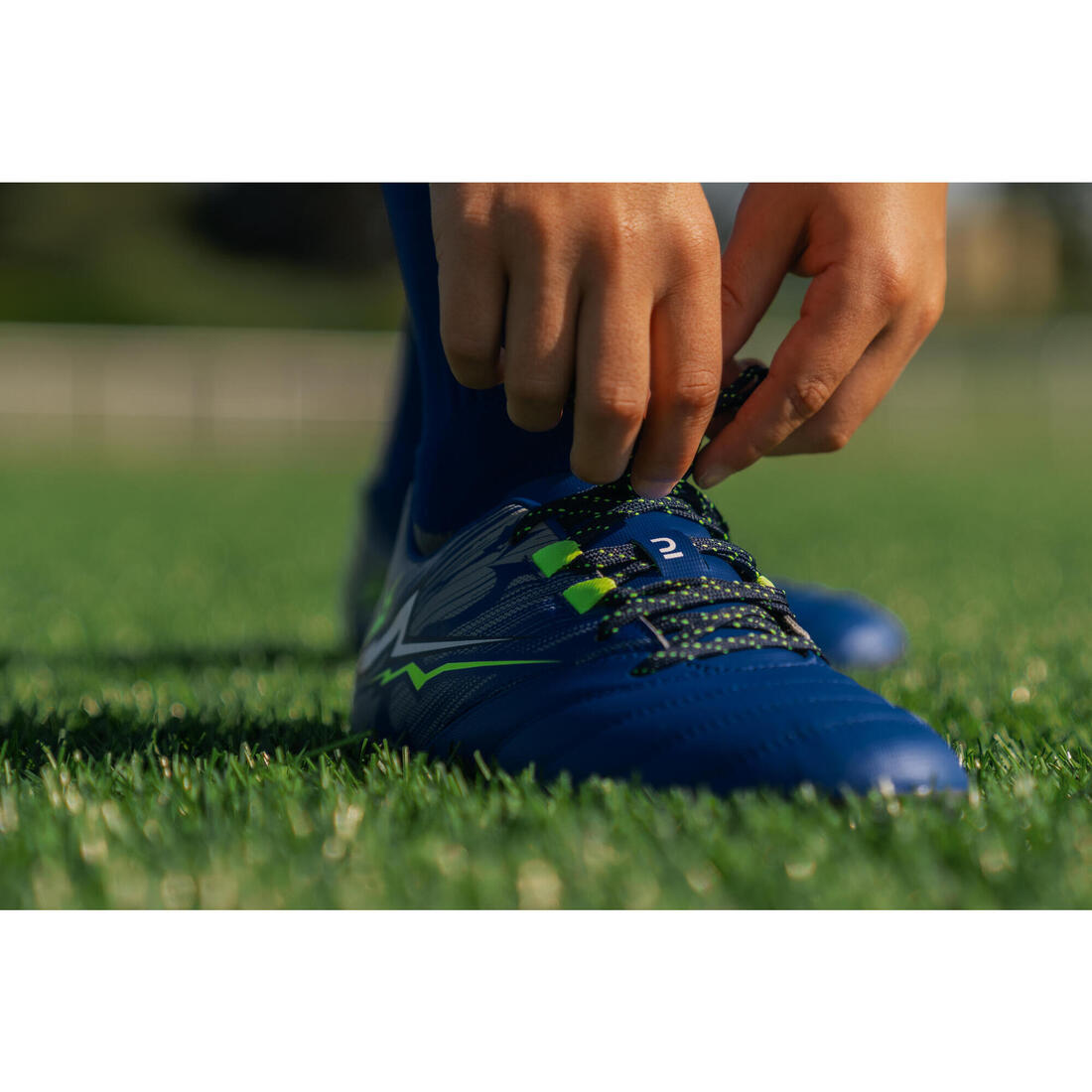 CHAUSSURES DE RUGBY MOULÉES TERRAIN SEC R500 ENFANT bleu indigo