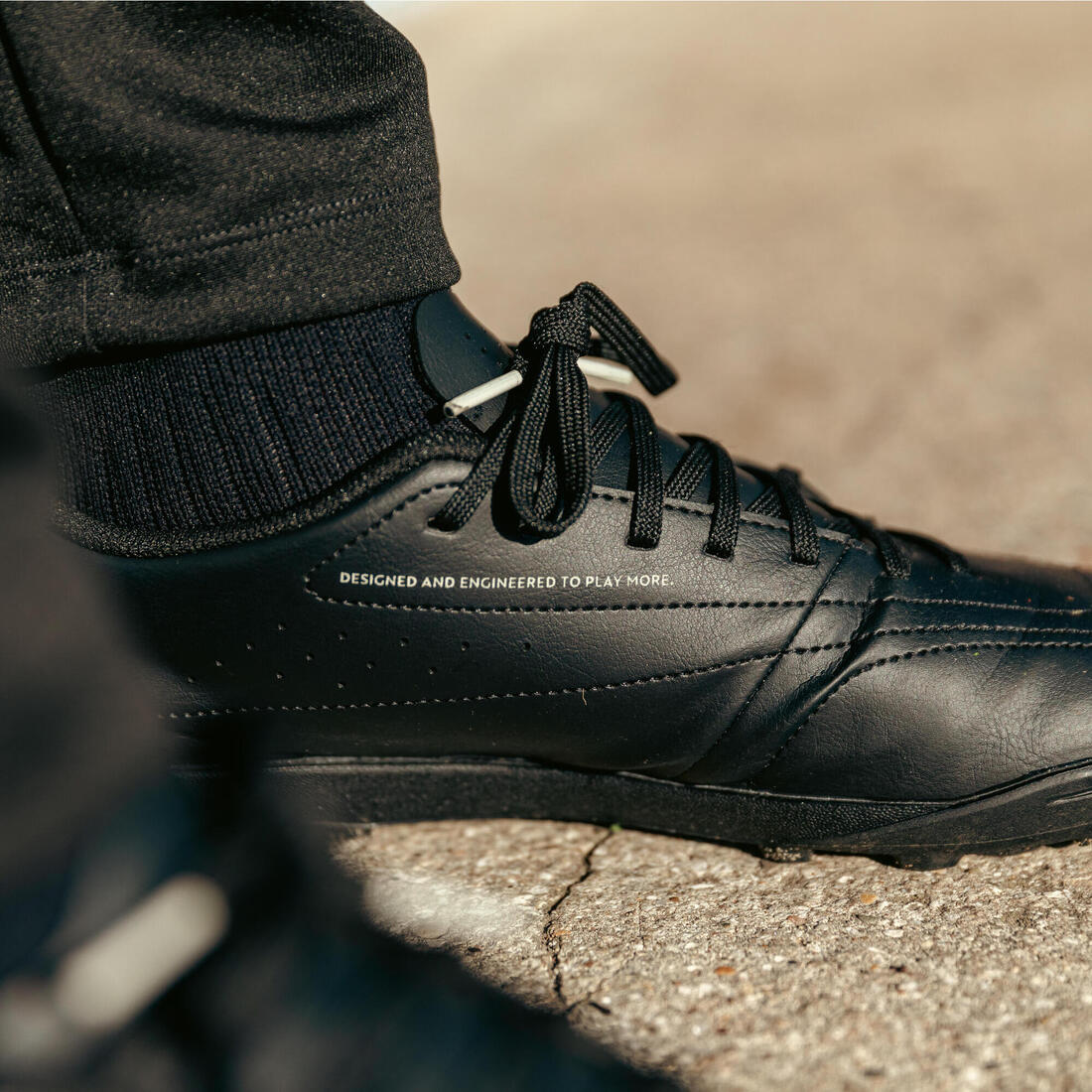 Chaussures de football 100 TURF TF adulte noir