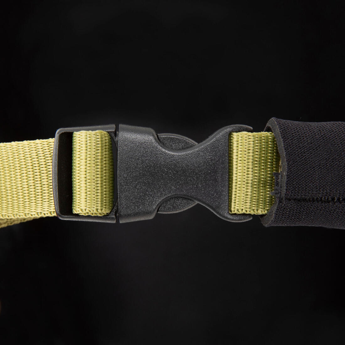 Casque pour la pratique du surf . noir