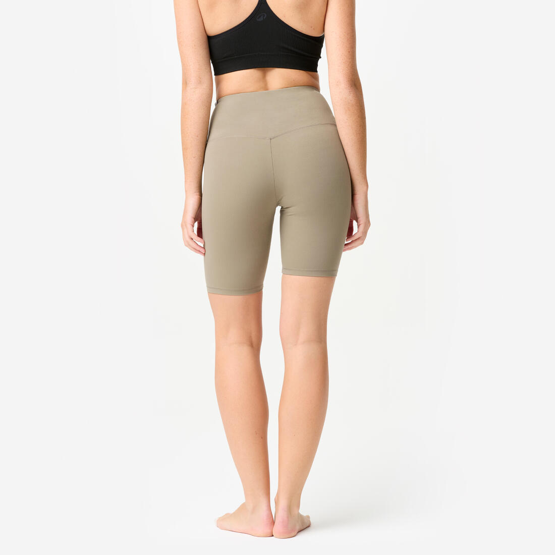 Cycliste de yoga et pilates extensible et confortable femme