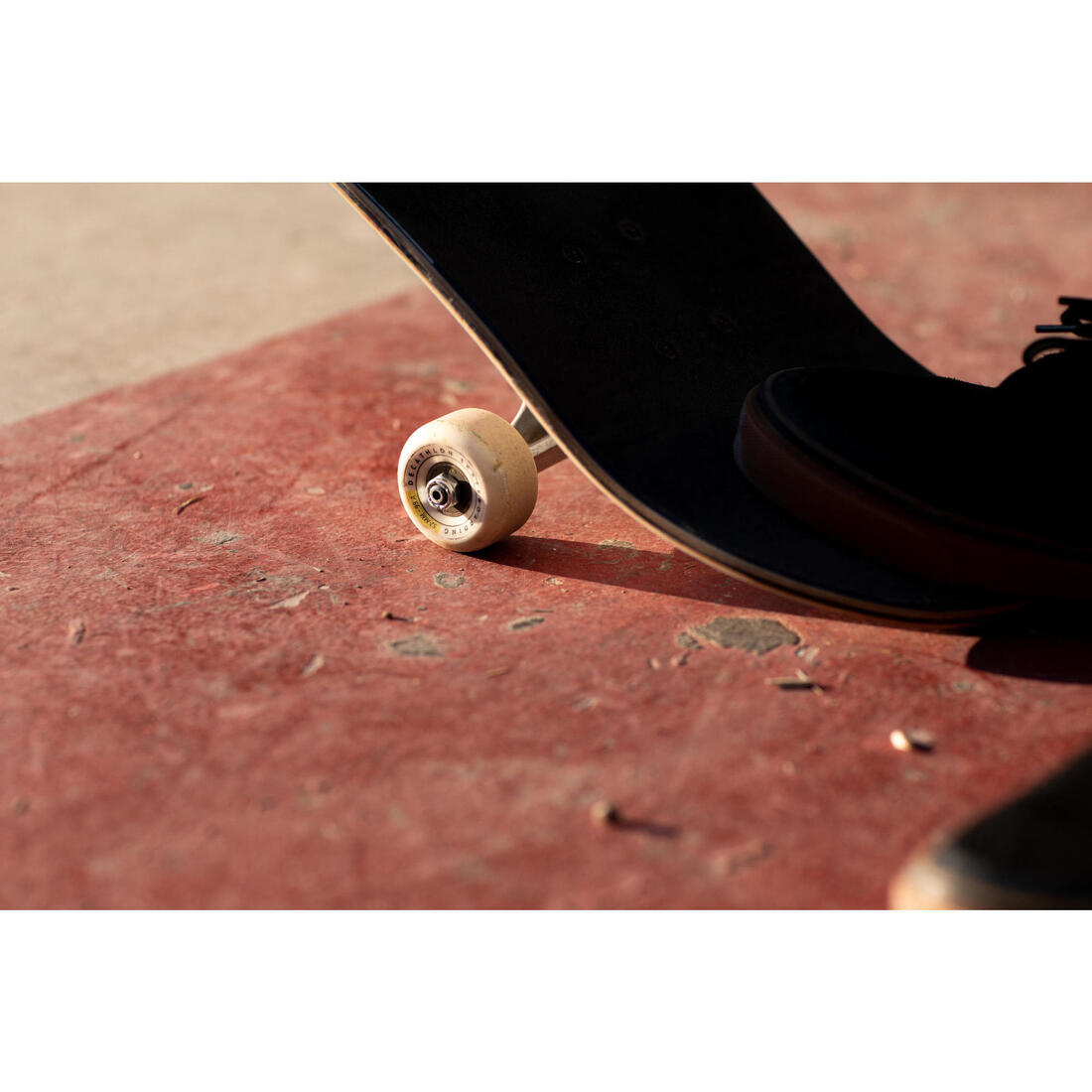 JEU DE 4 ROUES DE SKATEBOARD COULEUR IVOIRE FORME CONIQUE TAILLE 56mm, 99A.