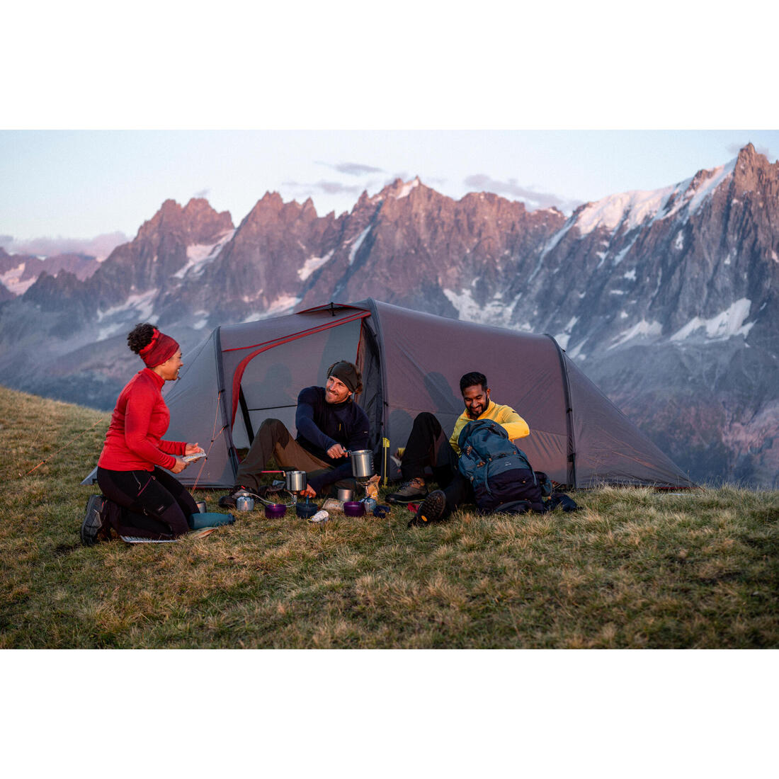 Tente tunnel de trekking - 4 places - MT900