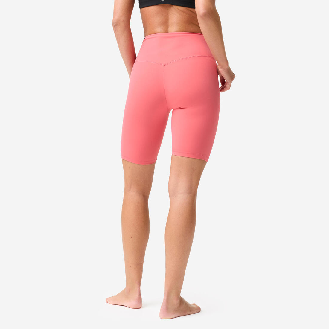 Cycliste de yoga et pilates extensible et confortable femme