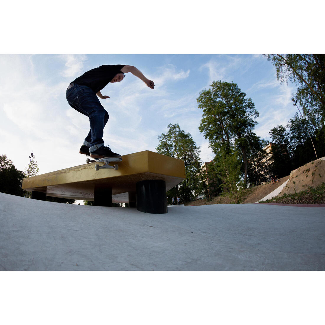 JEU DE 4 ROUES DE SKATEBOARD COULEUR IVOIRE FORME CONIQUE TAILLE 56mm, 99A.