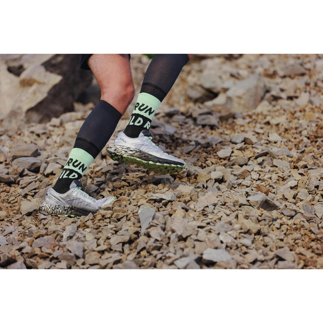 Manchon de compression running KIPRUN 500 noirs