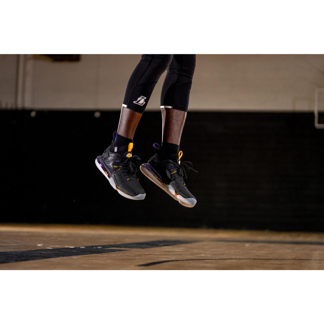 CHAUSSURES DE BASKETBALL NBA LOS ANGELES LAKERS TIGE MID - SE900