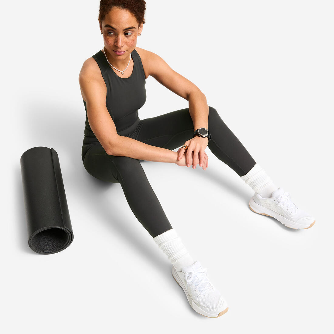 Débardeur de sport court galbant femme foncé