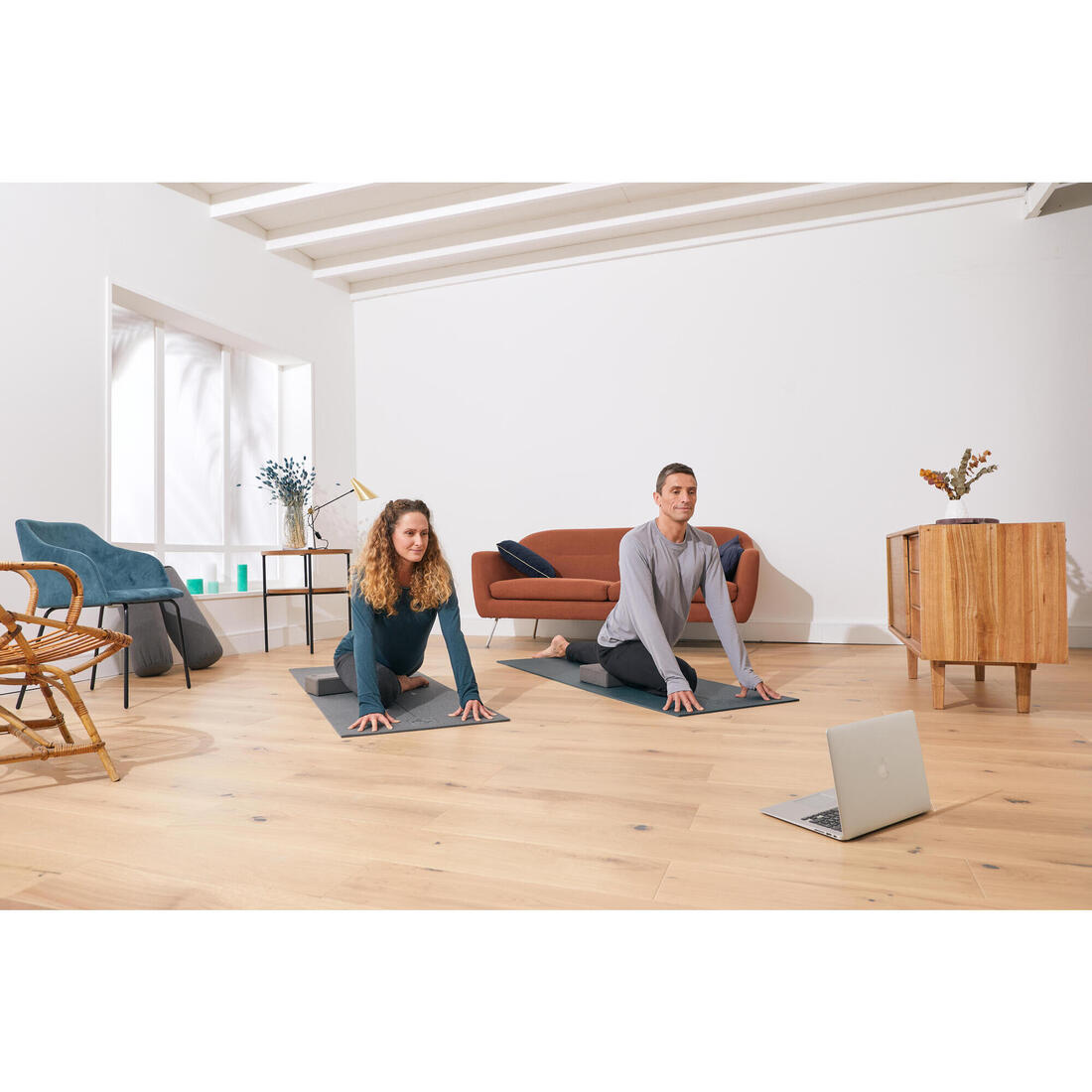 Tapis de yoga doux adhérence et confort 8 mm