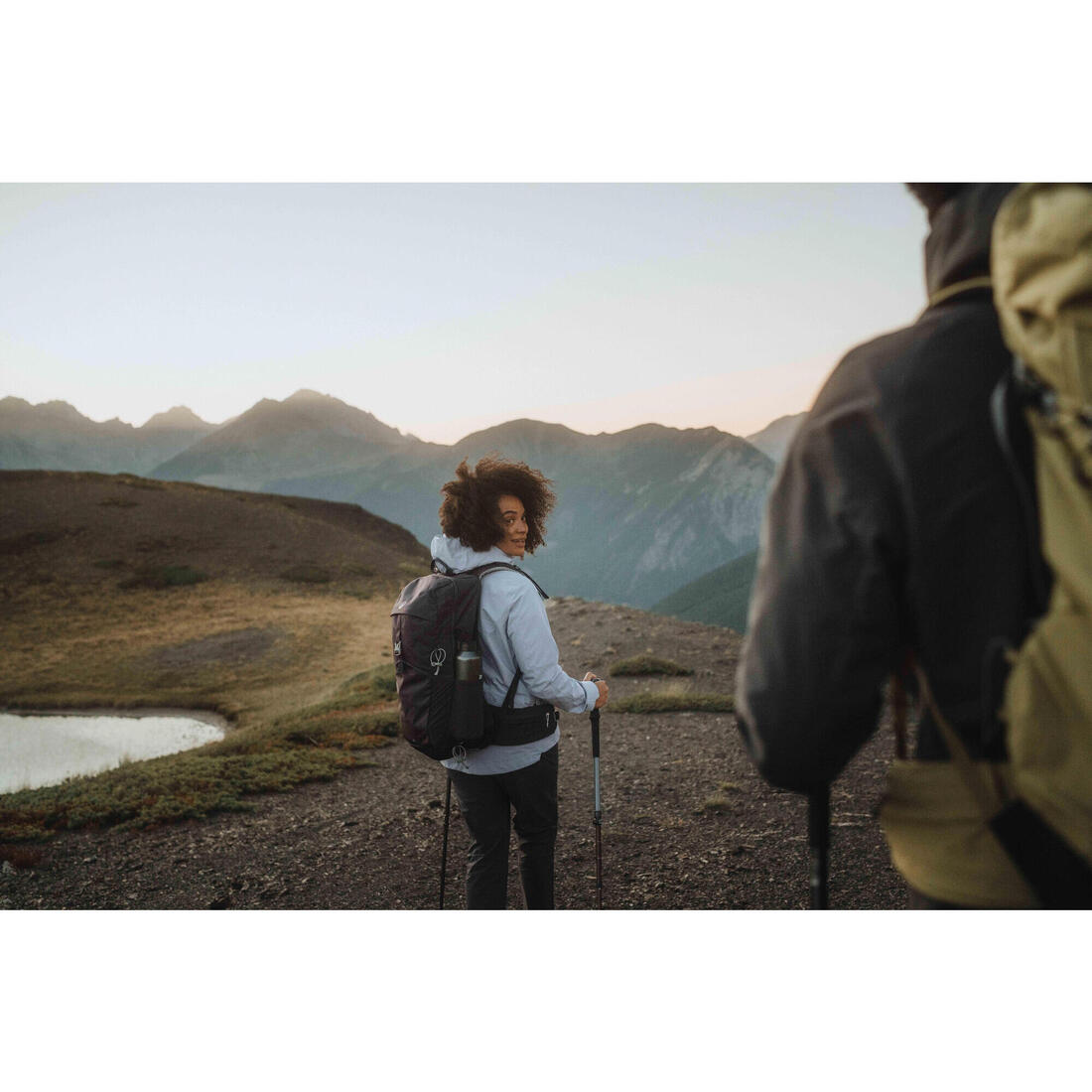 Sac à dos de randonnée ventilé 25L, MH500 khaki