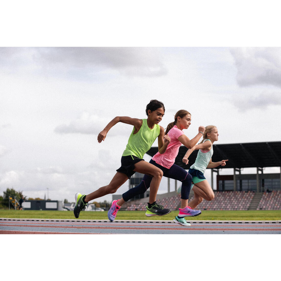 Chaussures de running Enfant - KIPRUN K500 FAST noires et jaunes