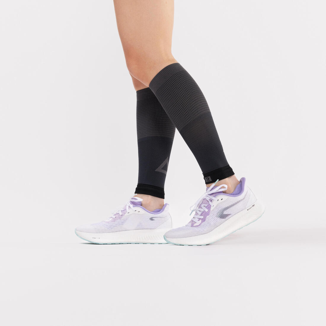 Manchon de compression running KIPRUN 500 noirs