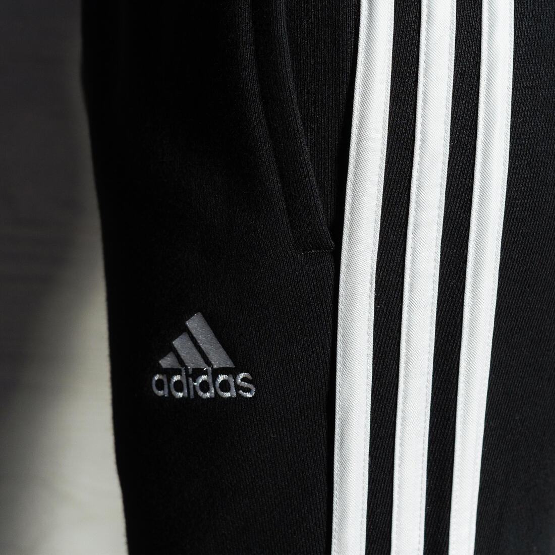 PANTALON JOGGING IMPRIME FLORAL DE FITNESS SOFT TRAINING ADIDAS FEMME NOIR