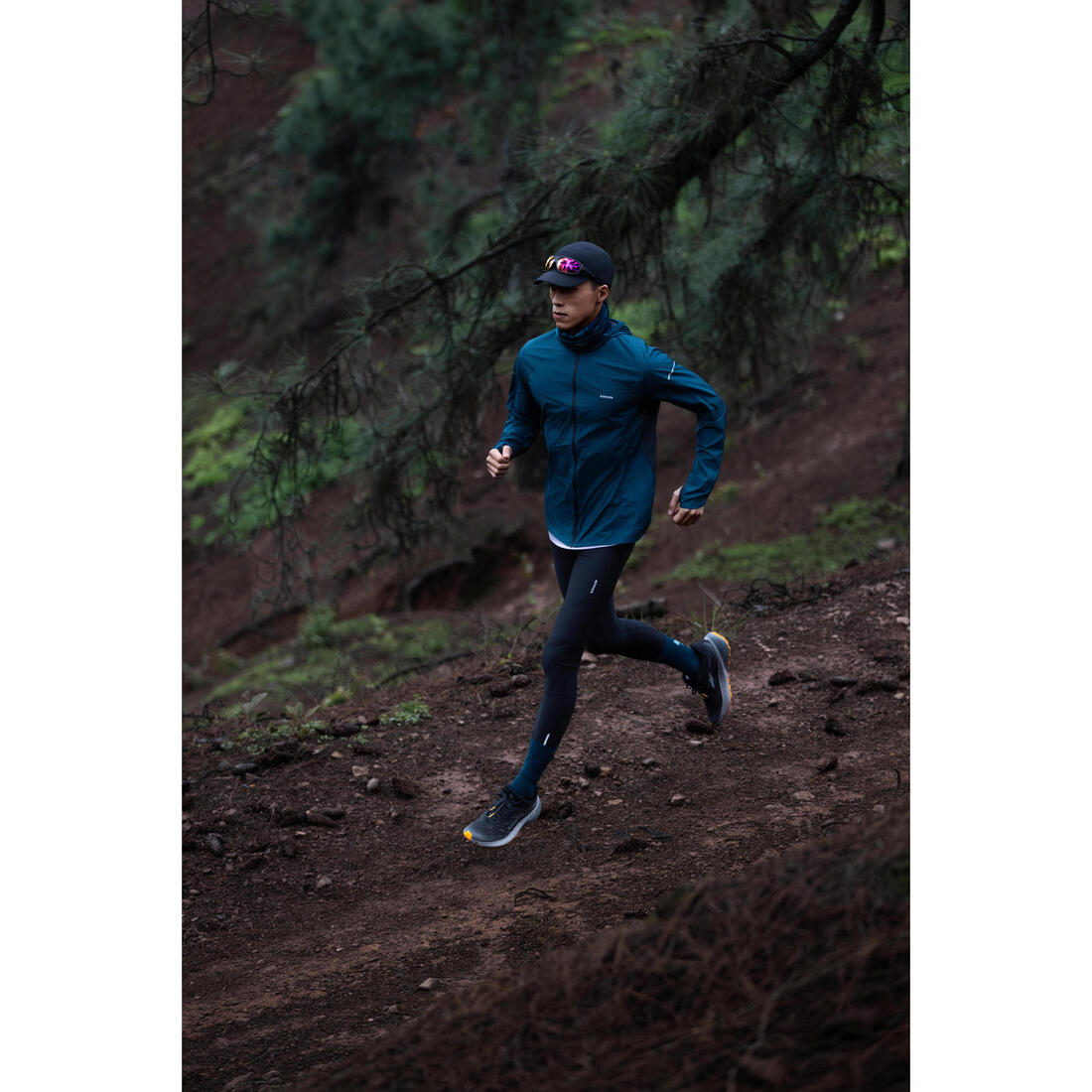 Chaussures de running route et chemin homme, Kiprun kipcore gravel noir et