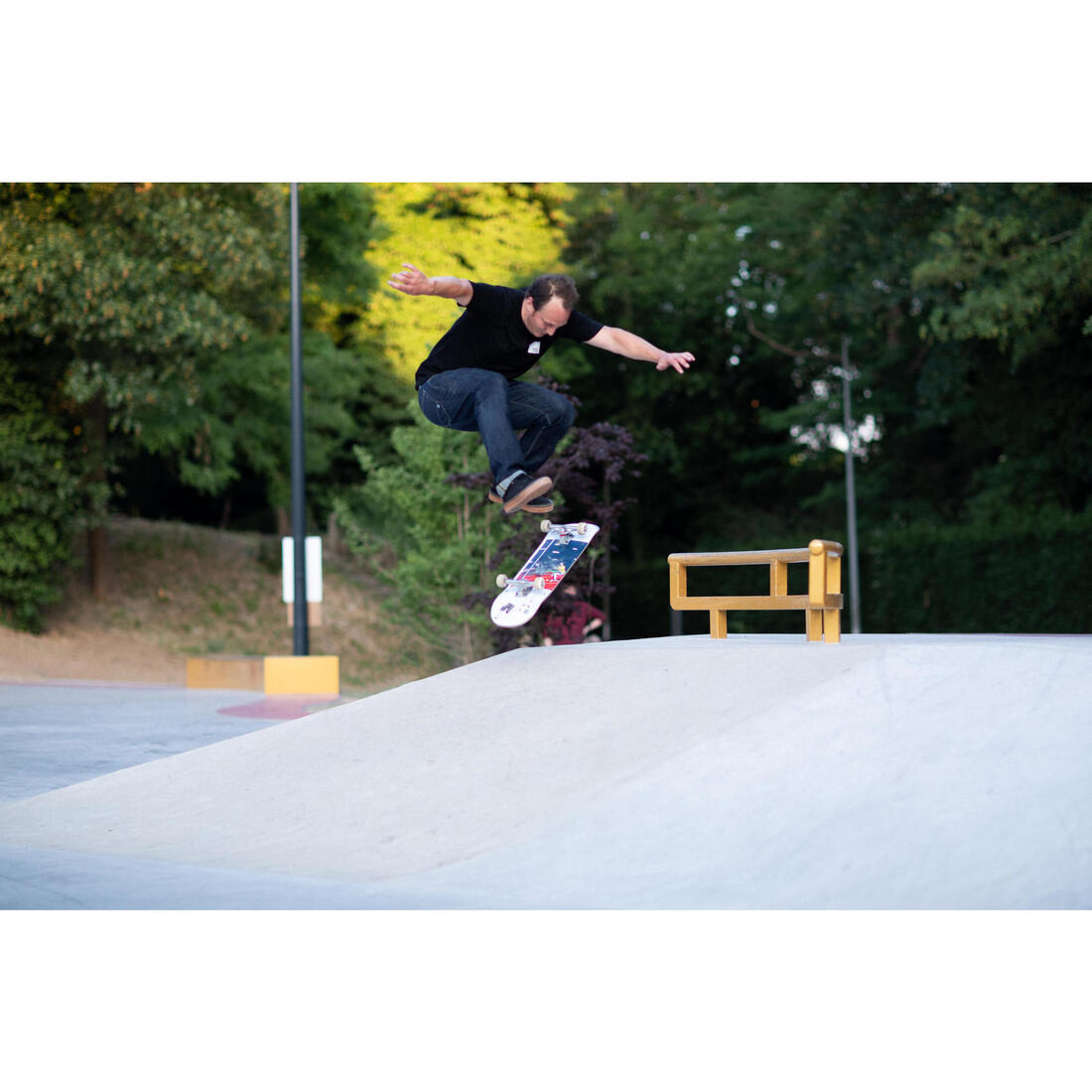 JEU DE 4 ROUES DE SKATEBOARD COULEUR IVOIRE FORME CONIQUE TAILLE 56mm, 99A.