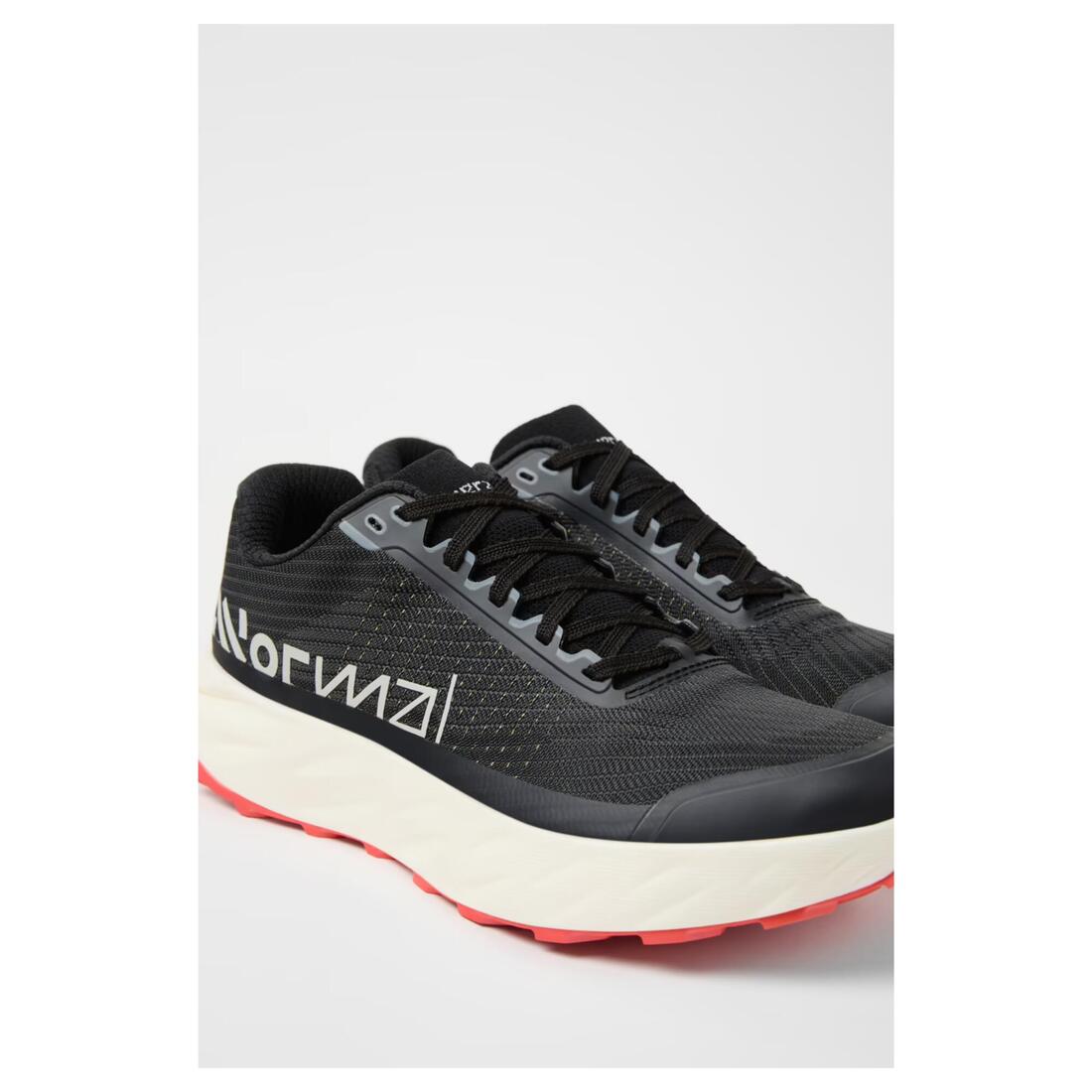 Chaussures de trail de la marque NNORMAL