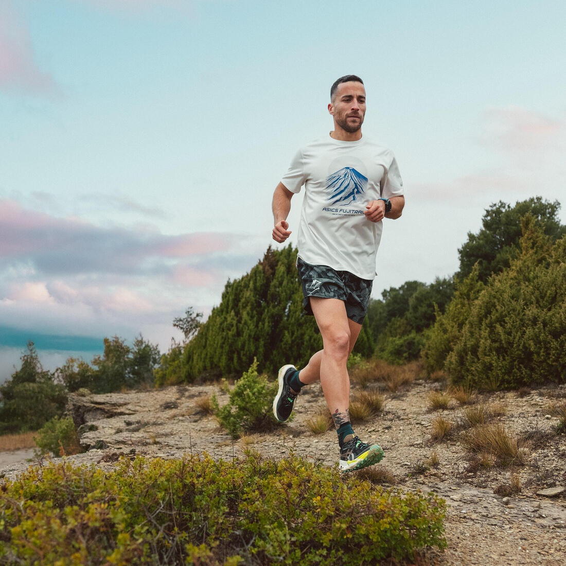 Chaussures de running trail homme, Asics trabuco 14, noir et