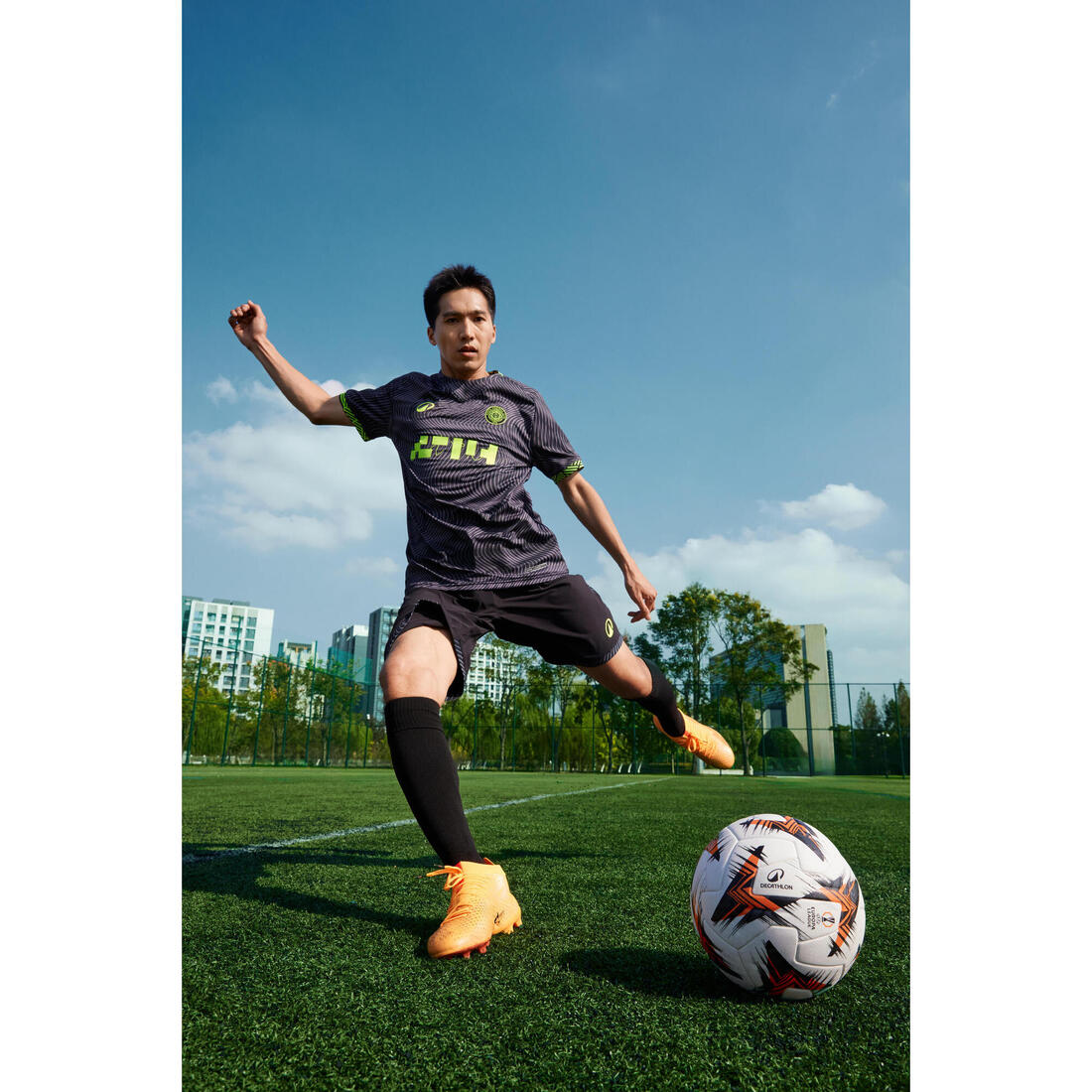 CHAUSSETTES DE FOOTBALL ADULTE MONTANTES ET ADHERENTES VIRALTO II NOIRE