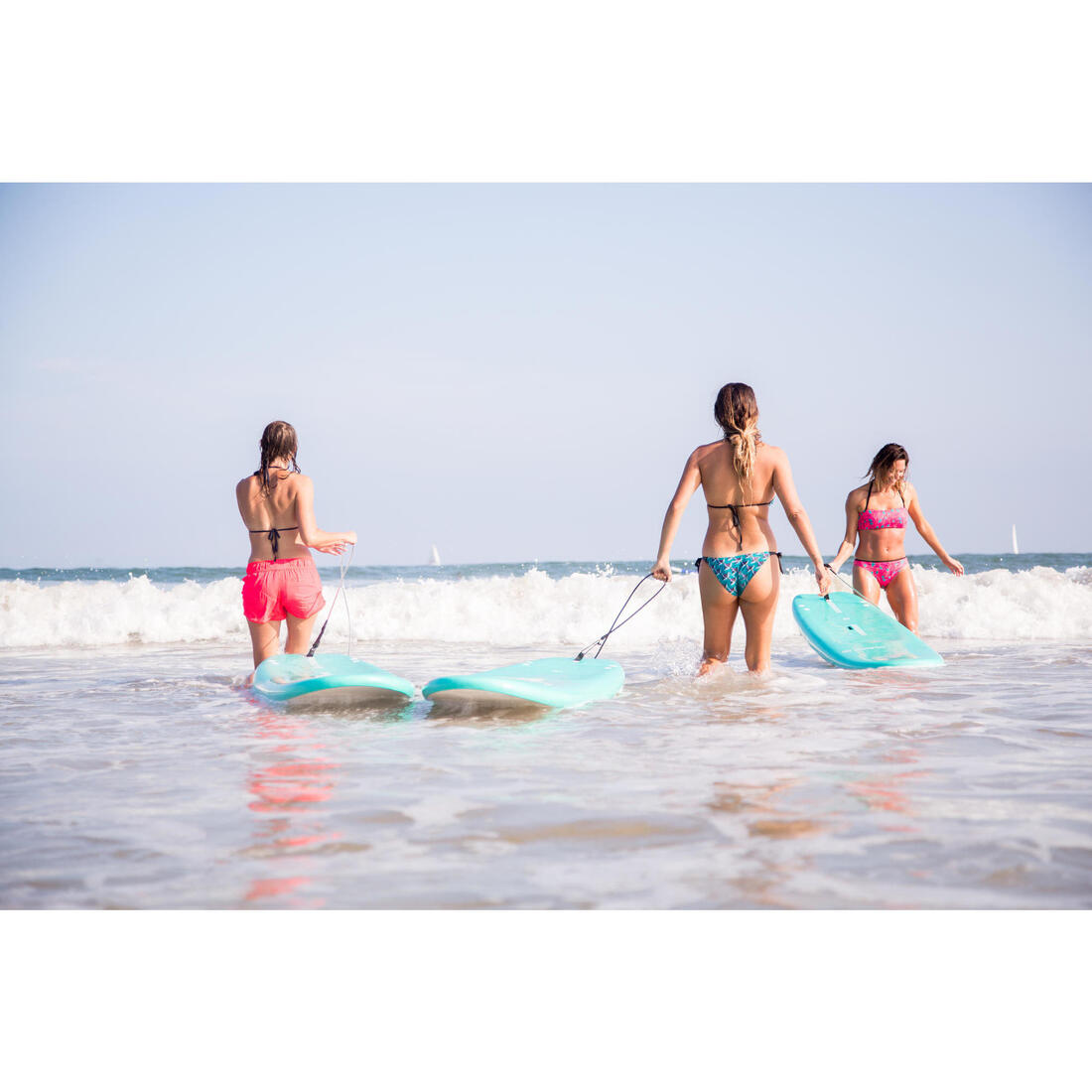 Boardshort surf femme TINI CORAIL avec ceinture élastiquée et cordon de serrage