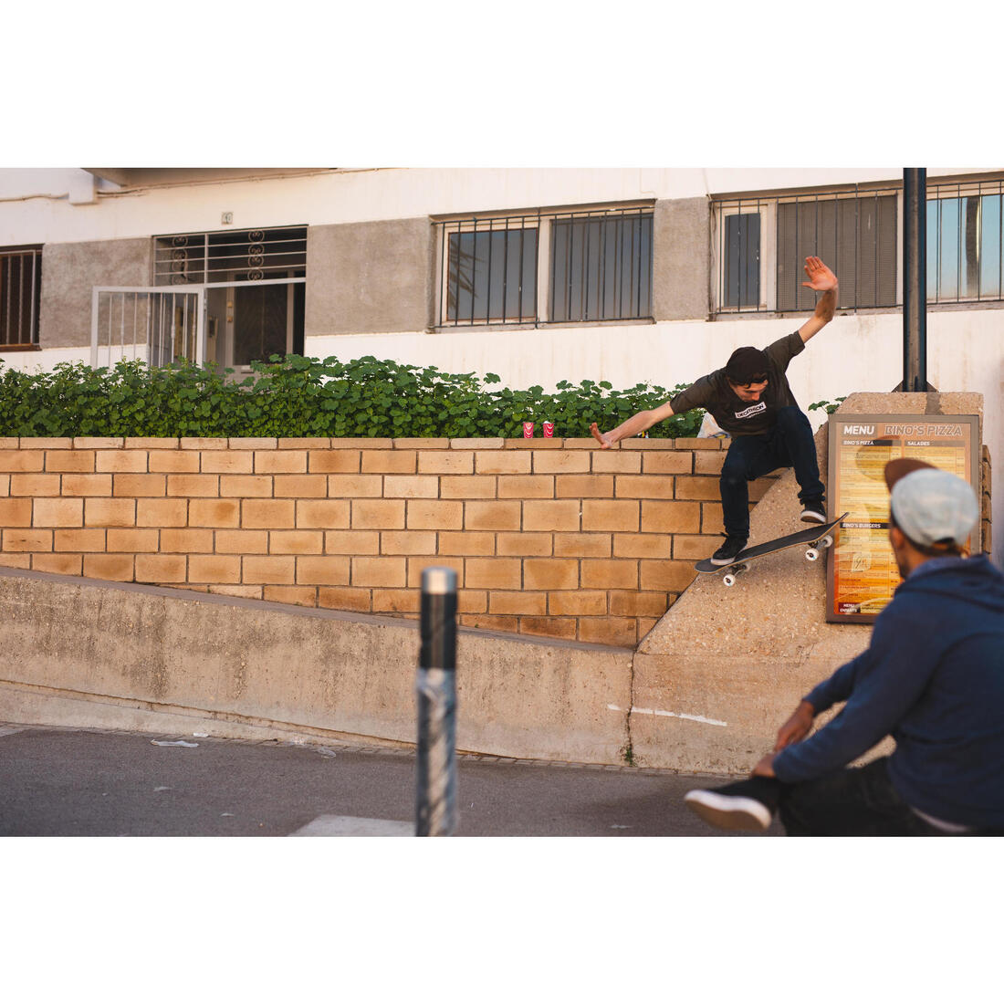 PLANCHE DE SKATE EN ERABLE DK120 GREETINGS TAILLE 8.5" COULEUR ROUGE.