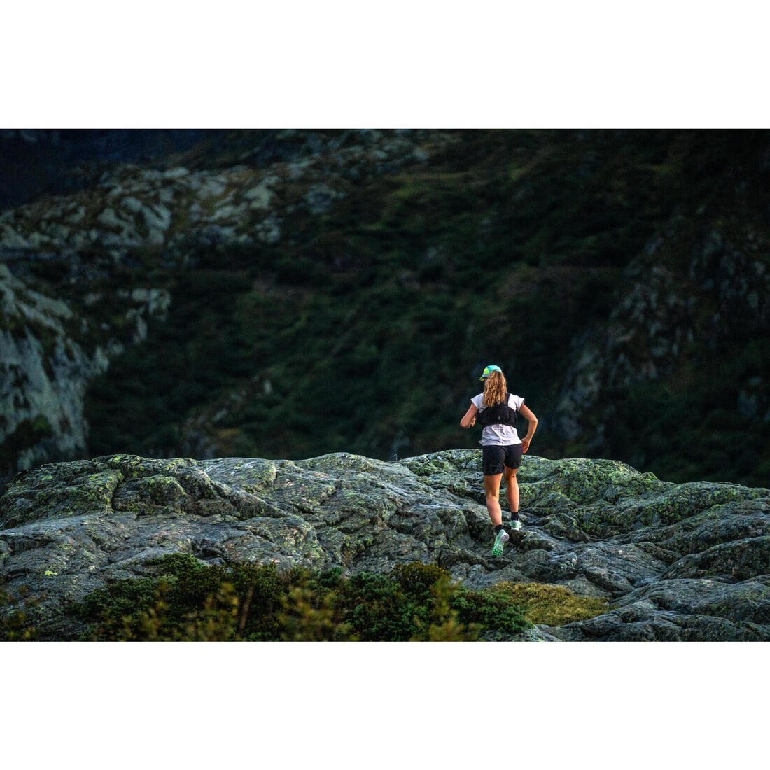 Short de trail running baggy femme noir